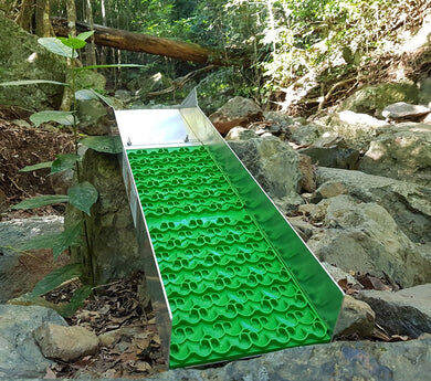 888 8 LUCKY SLUICE WITH MINI CELL DREAM MAT   BARE BONES    GOLD RAT