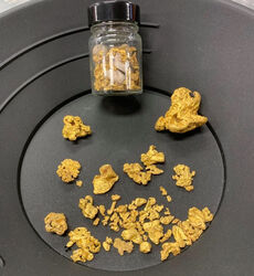 GOLD BALLARAT PROSPECTING EQUIPMENT   EUREKA FINDS   3